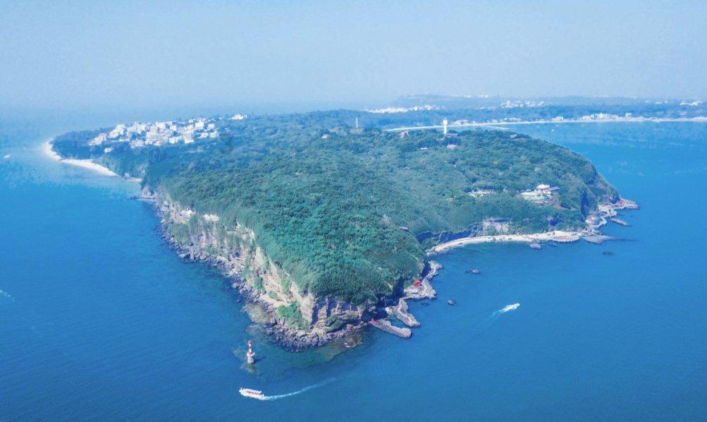 湖南省十四届人大二次会议开启首场“代表通道”